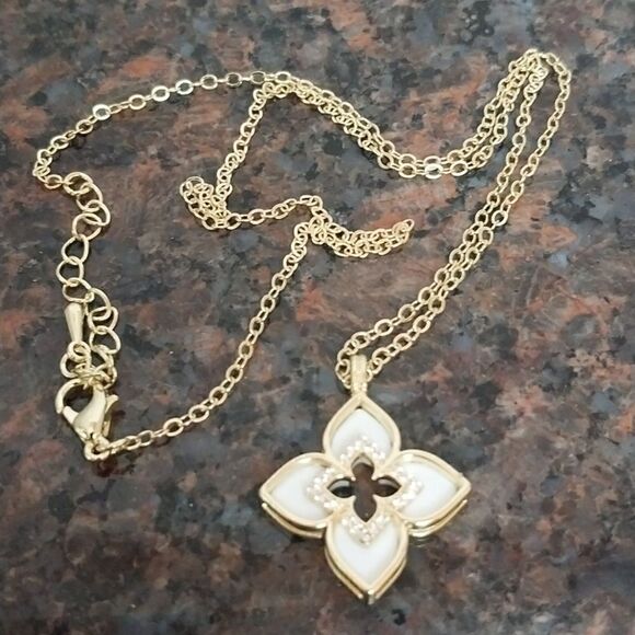 PRINCESS FLOWER Necklace...NEW - Picture 1 of 6